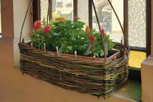 Geflochtener Blumenkasten aus Weide