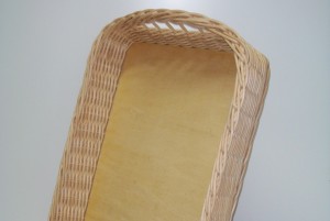 Peddig-Tablett mit Holzboden